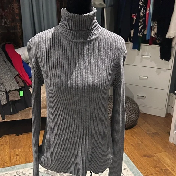 GAP Gray Ribbed Turtleneck Sweater - Picture 1 of 2